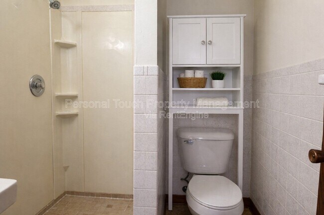 Building Photo - 301 6th St S