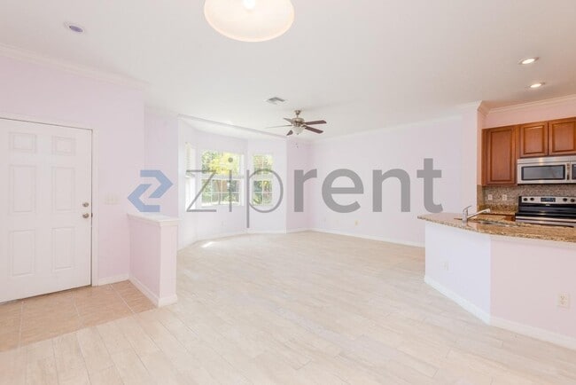 Building Photo - 7569 Tamarind Ave