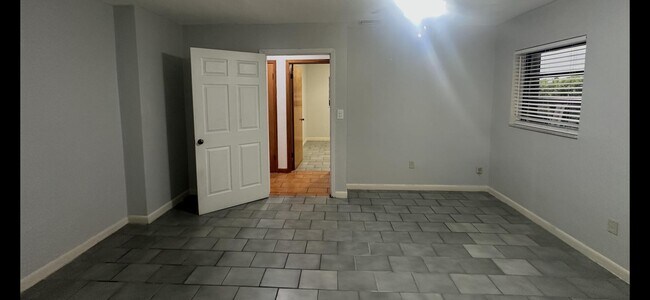Building Photo - 4900 SW 103rd Pl