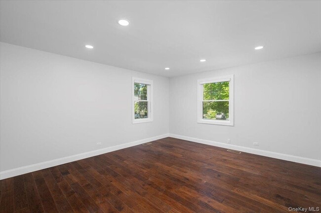 Building Photo - 115 Davis Ave