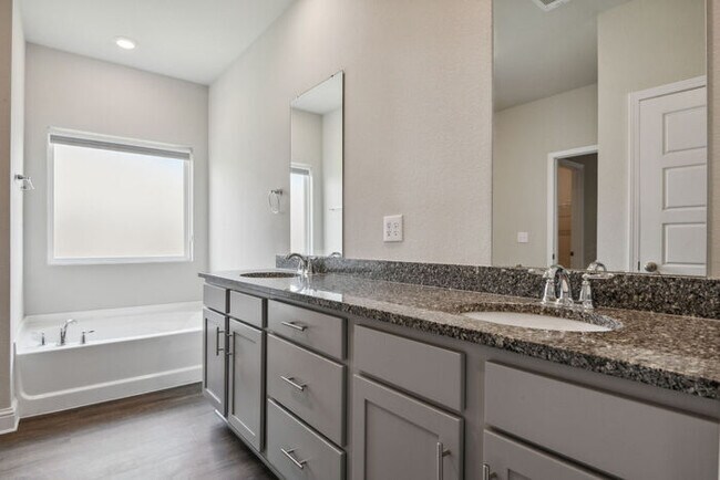 Building Photo - 3055 Sea Oats Dr