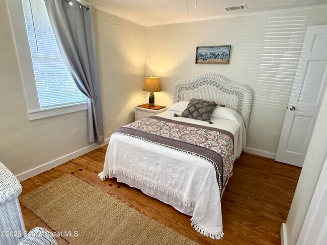 Building Photo - 240 Acorn Dr