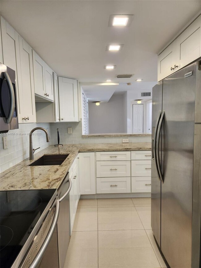 Building Photo - 5201 Orduna Dr
