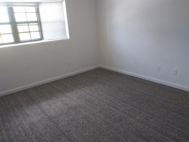 Building Photo - 625 N Halifax Ave