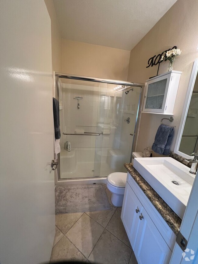 Building Photo - Charming 2-Bed, 2-Bath Condo in Aliso Viej...