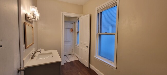 Building Photo - 628 25th St