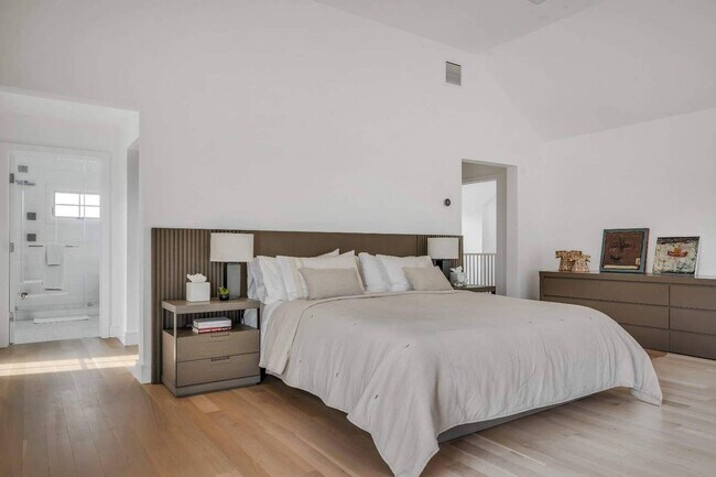 Building Photo - 108 Mill Creek Close