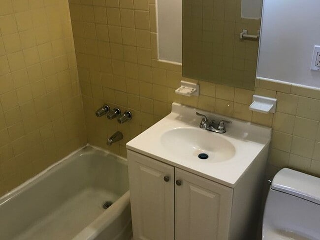 Building Photo - Beautiful 1 Bedroom 1 Bath