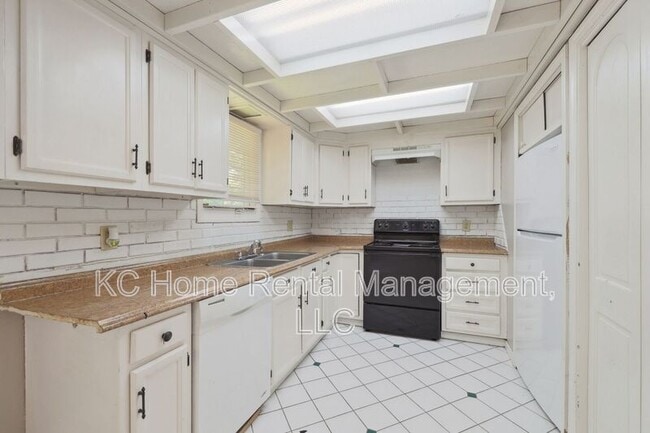 Building Photo - 5336 Appleton Ave