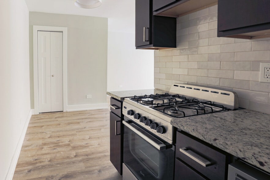 Building Photo - 448 W Barry Ave