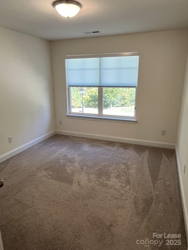 Building Photo - 6814 Harris Bay Rd