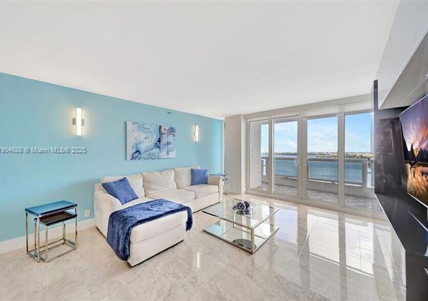 Building Photo - 1717 N Bayshore Dr