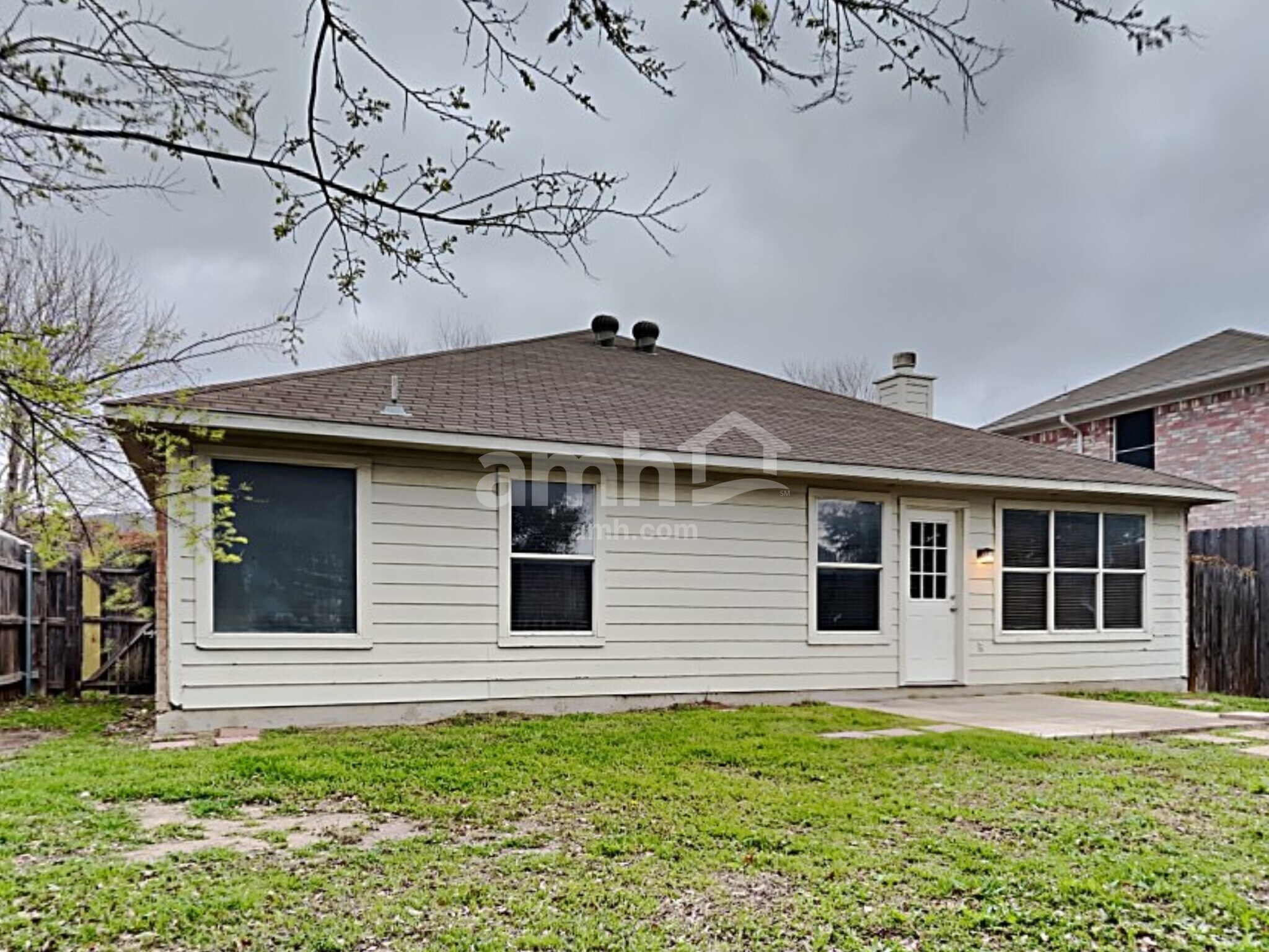 Building Photo - 933 Paddington Dr E