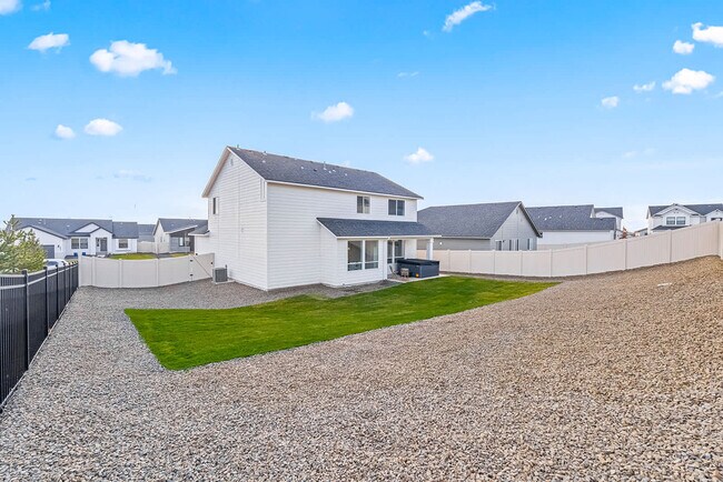 Building Photo - 1424 W Bass River Dr