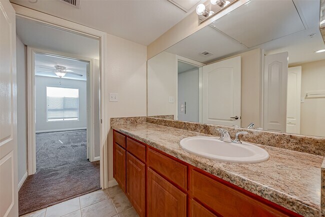 Building Photo - 8415 Hearth Dr