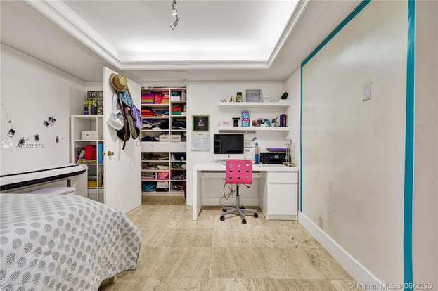 Building Photo - 251 Crandon Blvd