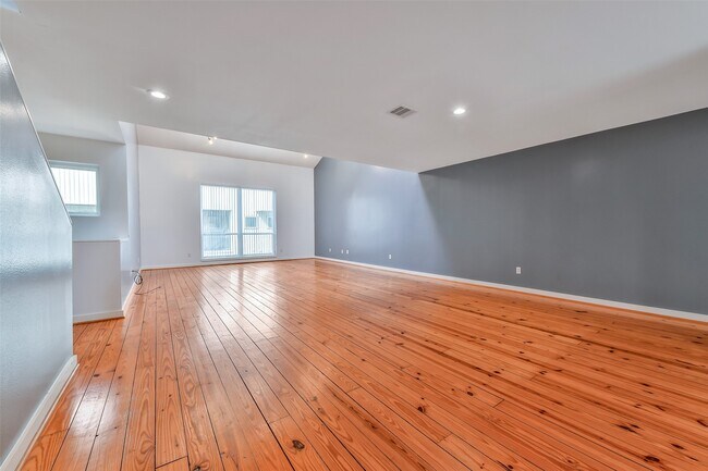 Building Photo - 2716 Chenevert St