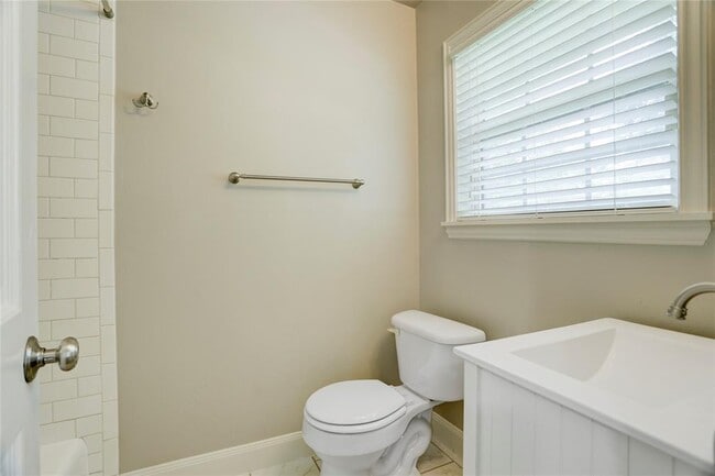 Building Photo - 9829 Larston St