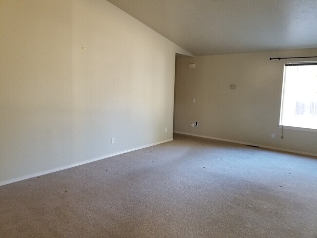 Building Photo - Single level home close to Old Mill & Blakely Park