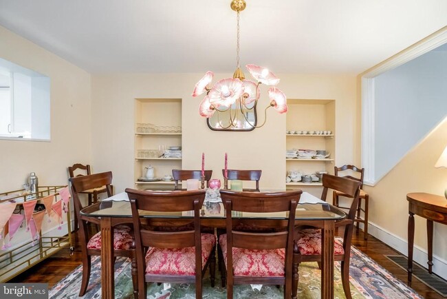 Building Photo - 908 S Front St