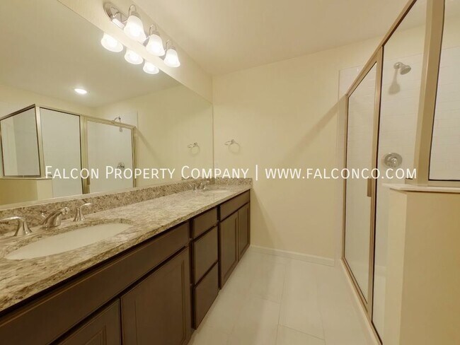 Building Photo - Extraordinary Townhome in Victory Ridge! -...