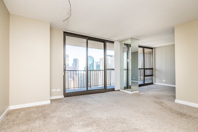 Building Photo - 10 E Ontario St