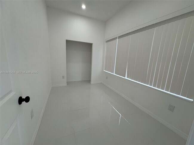 Building Photo - 13485 NE Jacksonville Rd