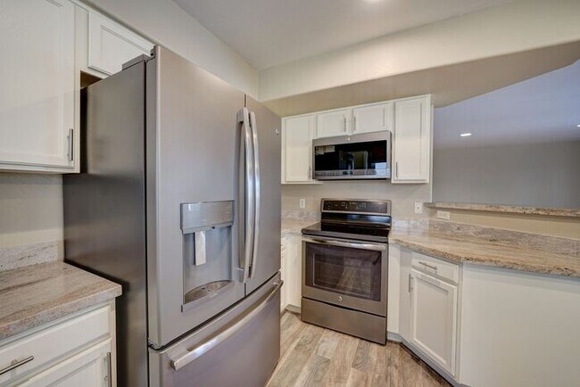 Building Photo - READY TO VIEW NOW! Gorgeous Gilbert Home w...