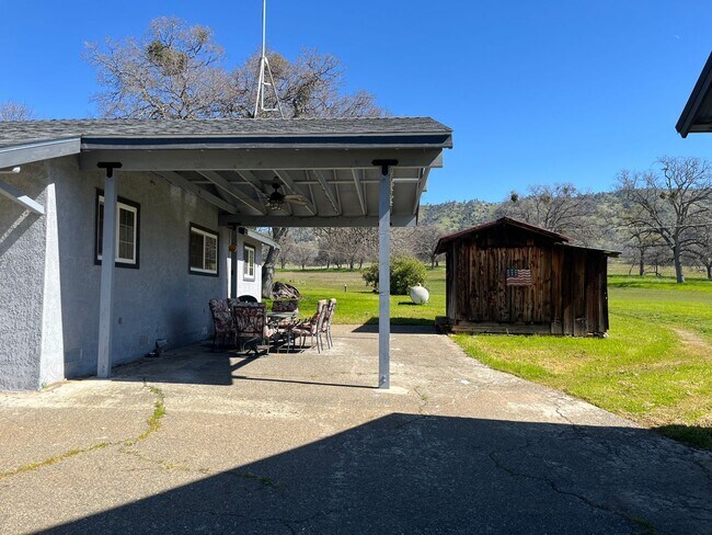 Building Photo - Beautiful Foothil Views Available Now!