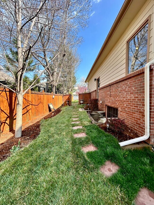 Building Photo - Spacious Garden-level Condo with Kitchenet...