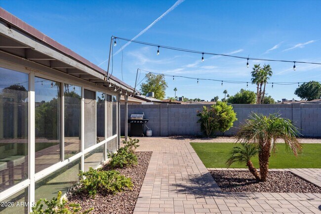 Building Photo - 1211 W Palomino Dr