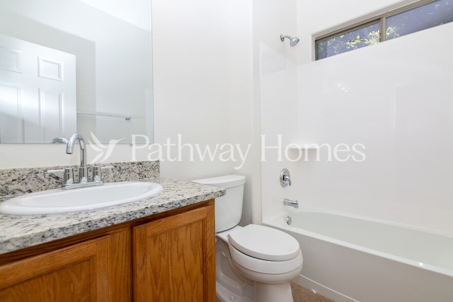 Building Photo - 13843 W Watson Ln