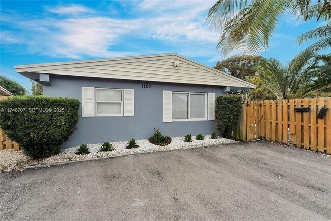 Building Photo - 1120 SW 30th St