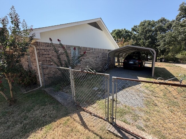 Building Photo - 116 Fern Dr