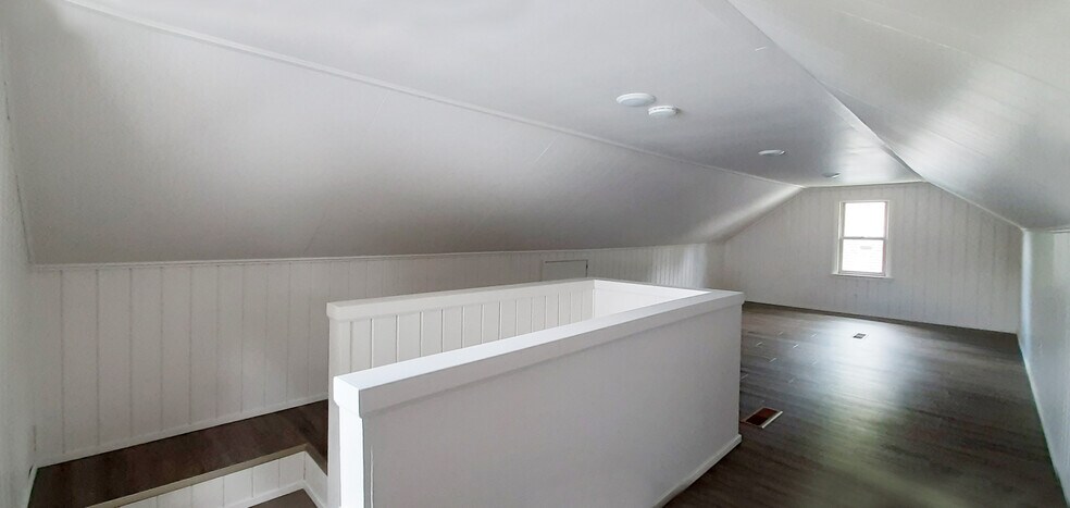 Building Photo - 207 14th Ave. NE