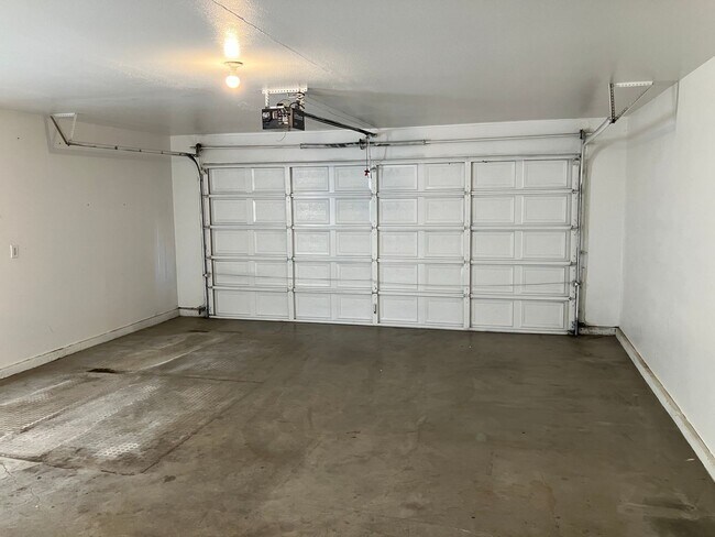 Building Photo - 3813 Saguaro Cir