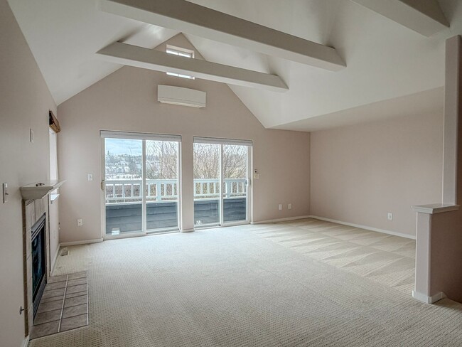 Building Photo - Contemporary 3bd/2.5bth Magnolia Townhome, $4,250/mo.