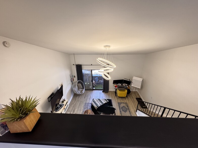 Building Photo - 5460 White Oak Ave