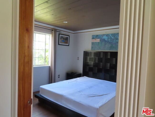 Building Photo - 4186 Lincoln Ave