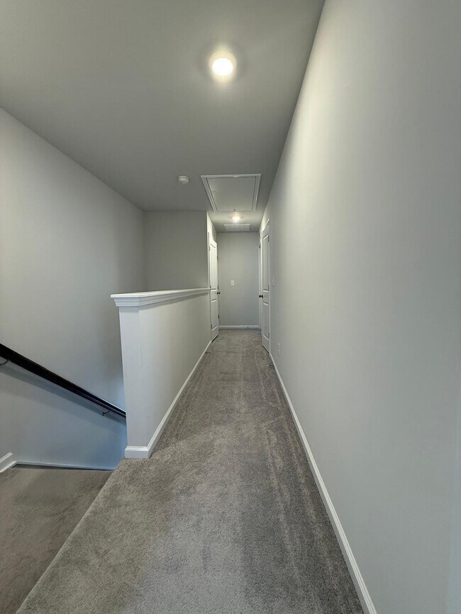 Building Photo - 409 Deercroft Dr