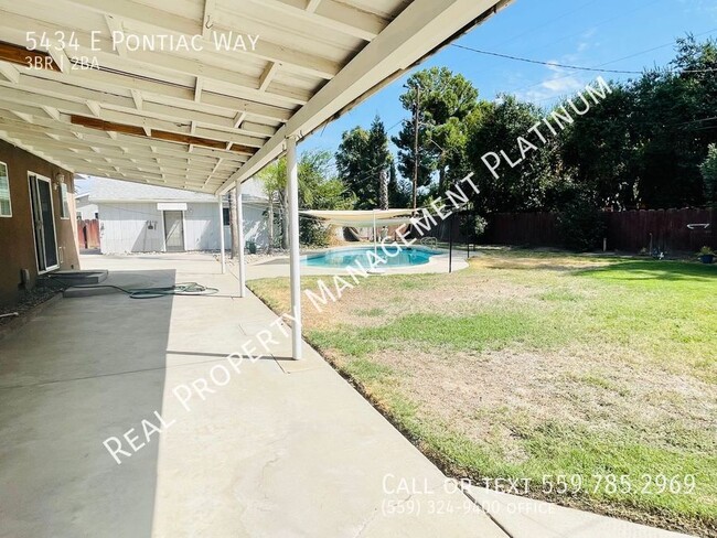 Building Photo - $2,350 Ashlan & Minnewawa, Large Yard with...