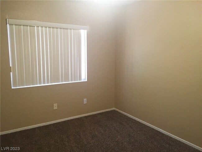Building Photo - 8800 Sandringham Ave