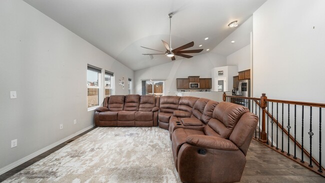 Building Photo - Stunning 5 Bedroom in Quail Brush Creek