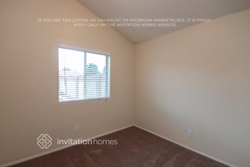 Building Photo - 1311 W Straford Dr