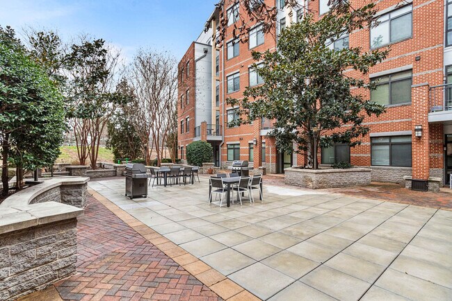 Building Photo - 305 10th Street South