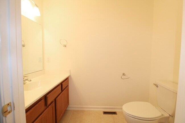 Building Photo - 120 Hollen Mill Ct