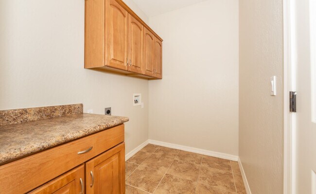Building Photo - Pinion Oaks 4 Bedroom Home
