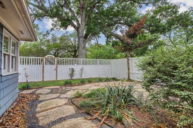 Building Photo - 2228 Addison Rd