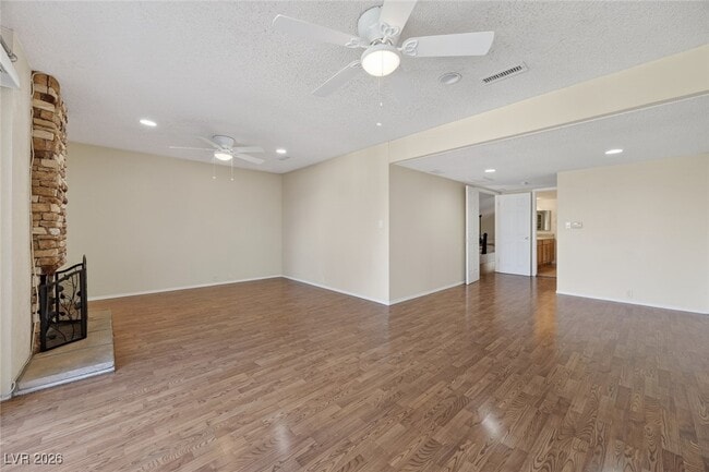 Building Photo - 1114 Vegas Valley Dr