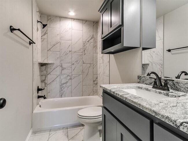 Building Photo - 12200 Rockbed Dr